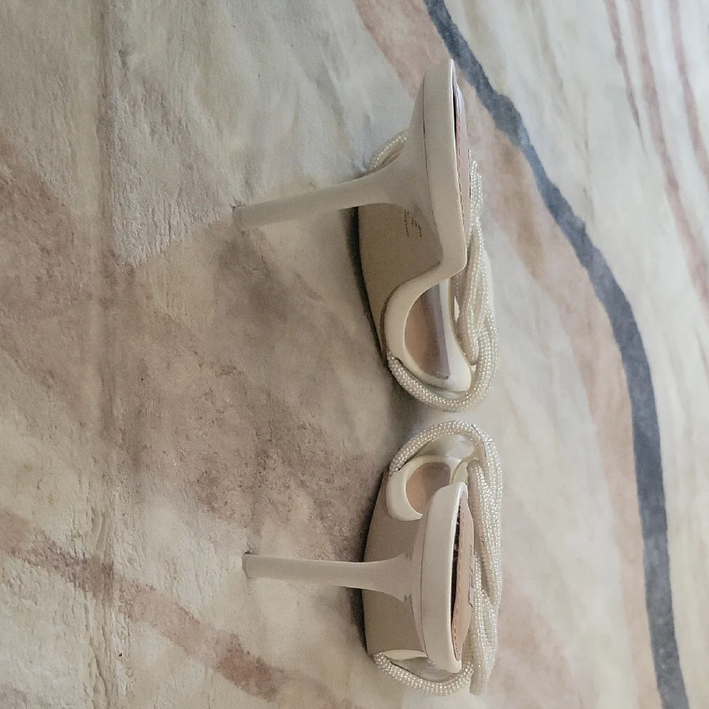 Steve Madden Women's White Slide Sandals - Picture 4 of 6